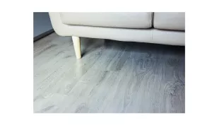 Sofa auf einem Vinylboden