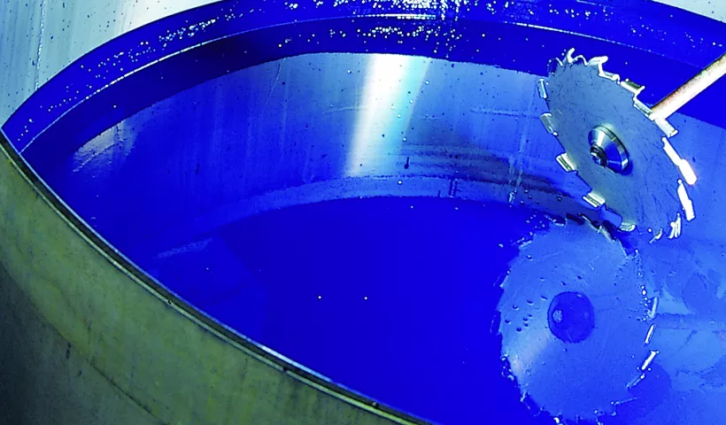 Pojemnik z niebieską farbą drukarską